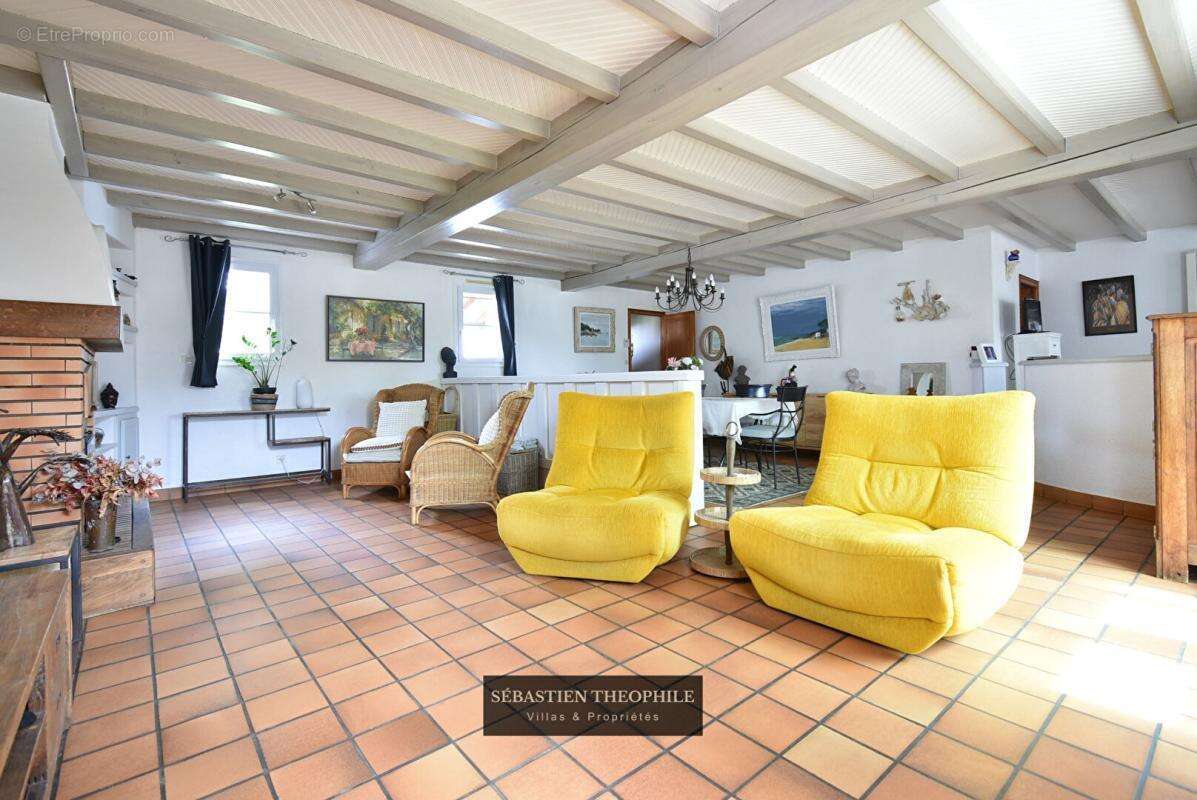 Maison Vendéenne T5 proche Saint Gilles - Authenticité et Confort - photo 8