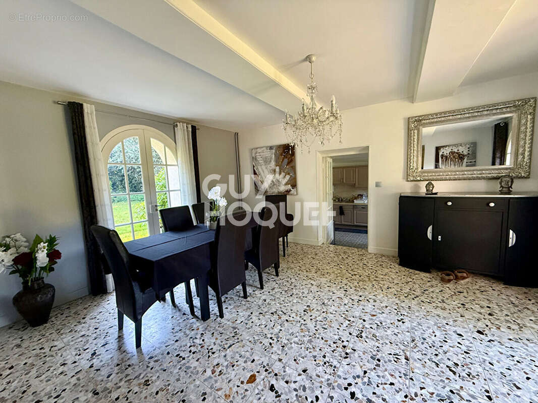 Maison à MEZIERES-SUR-SEINE