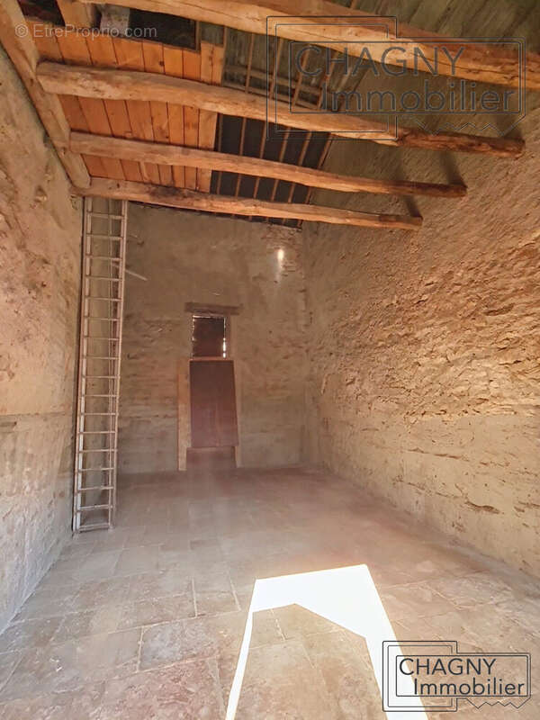Maison 62 m² à Fontaines  - photo 4