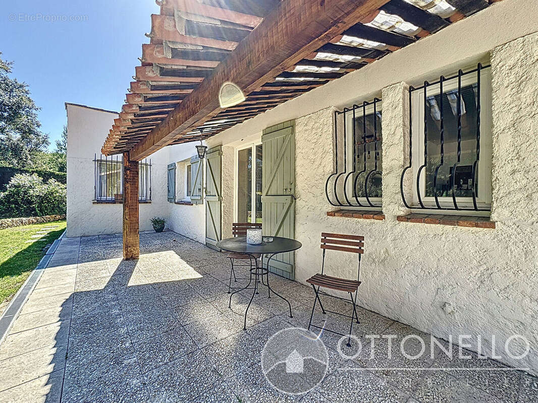 Maison à ROQUEBRUNE-SUR-ARGENS