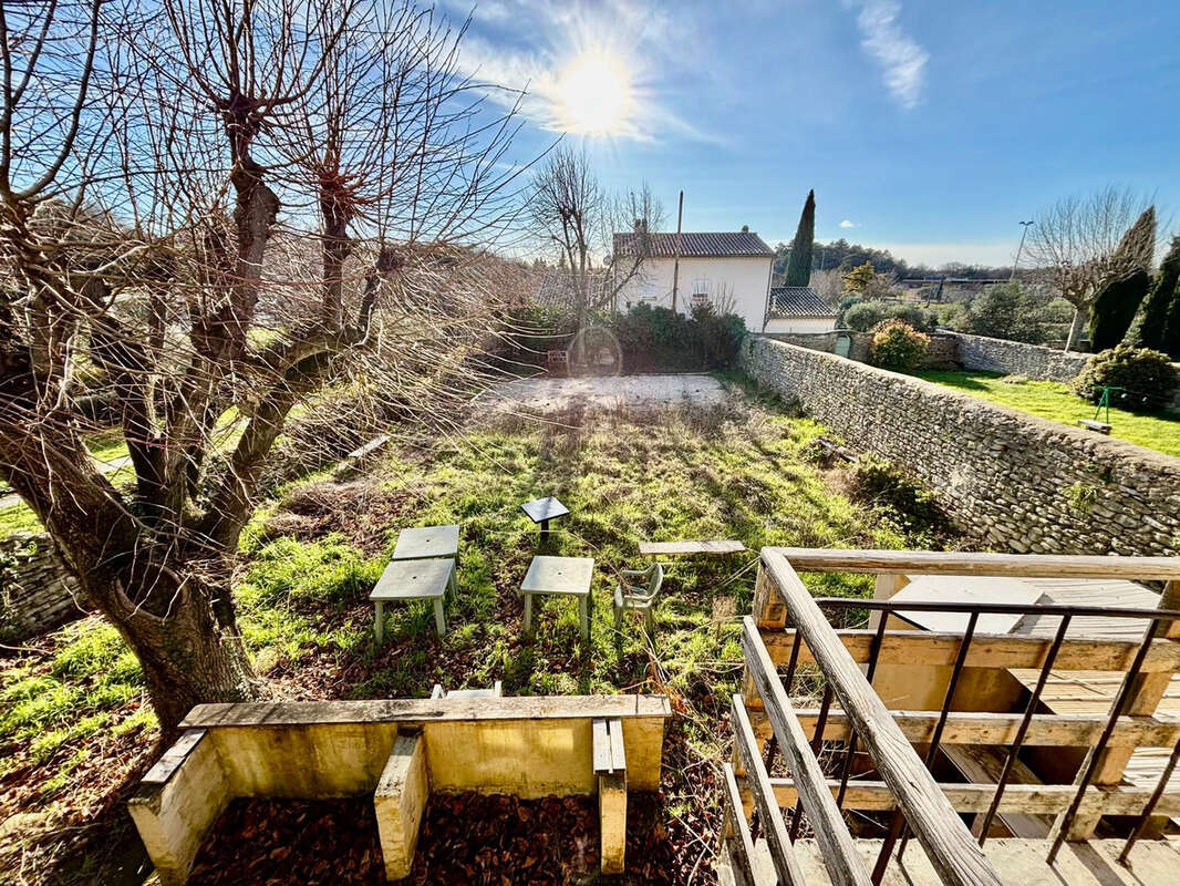 Commerce à TAULIGNAN