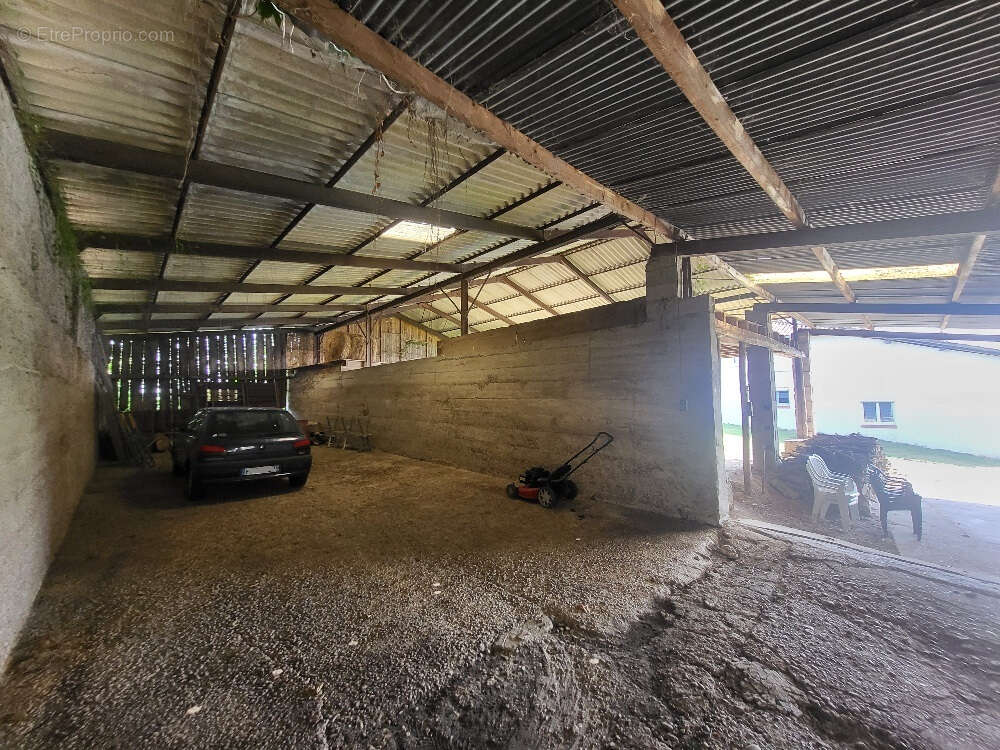 Parking à CHATILLON-SUR-CHALARONNE