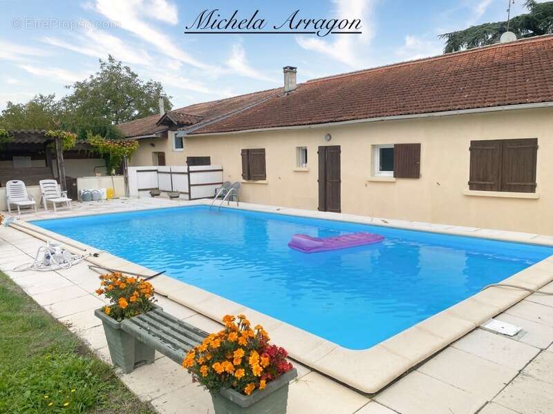 Maison à PUJOLS