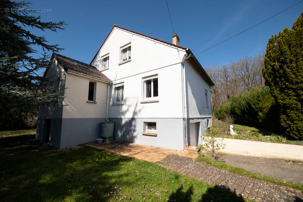 Maison à SAINT-SEBASTIEN-DE-MORSENT