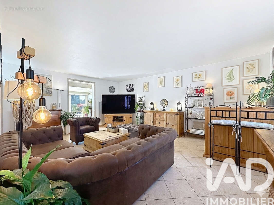 Photo 3 - Maison à ROQUEBRUNE-SUR-ARGENS