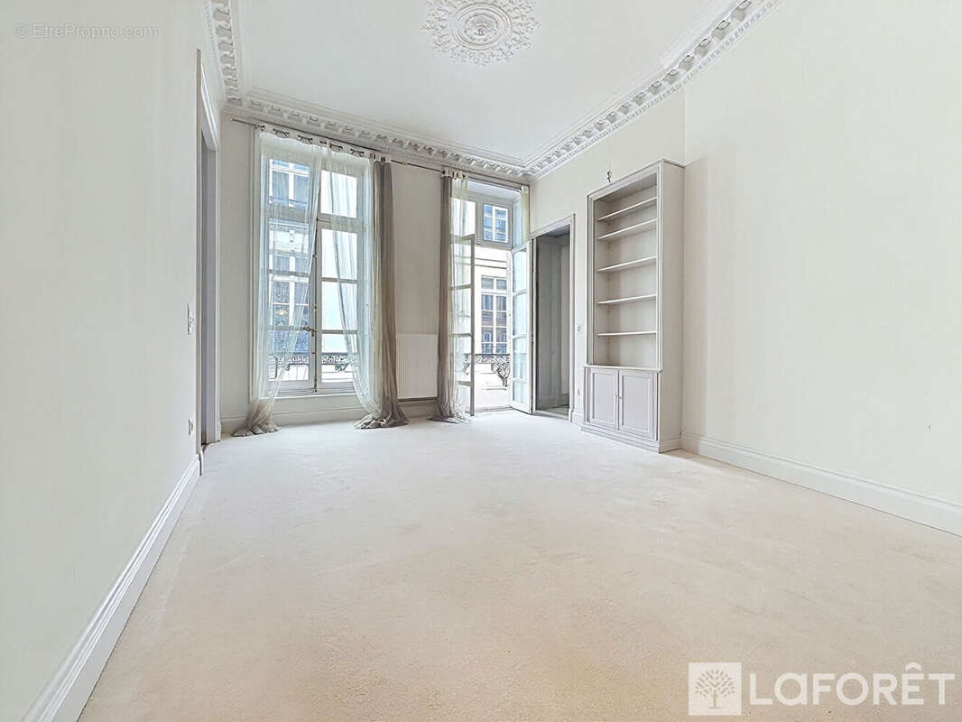 Appartement à PARIS-2E