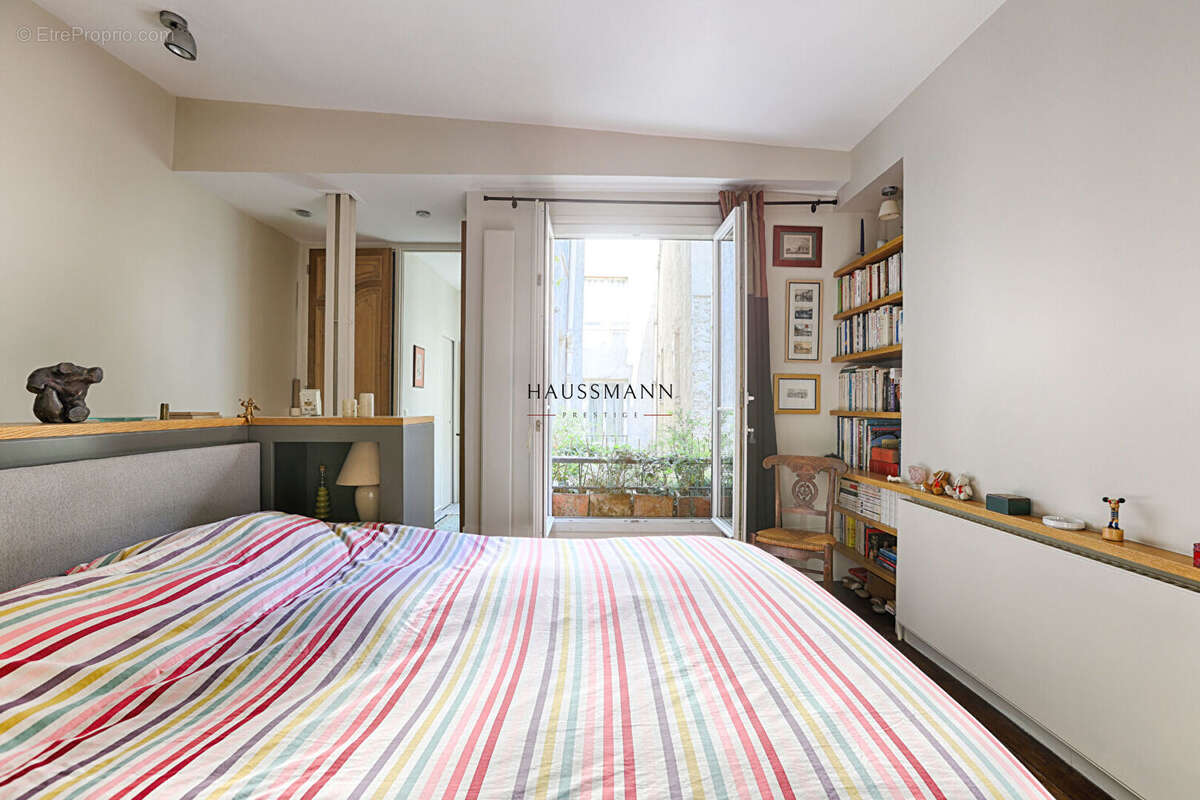 Appartement à PARIS-1E