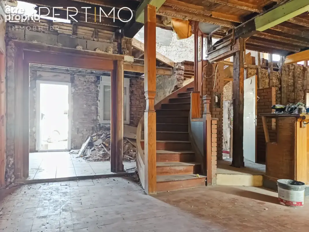 Immeuble - centre RUE - Beau potentiel commercial. - photo 8
