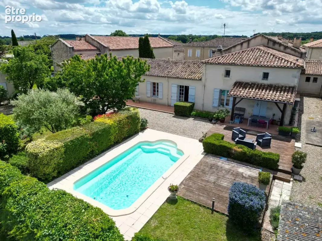 Superbe Ancien Couvent avec Jardins Privés et Piscine - photo 1