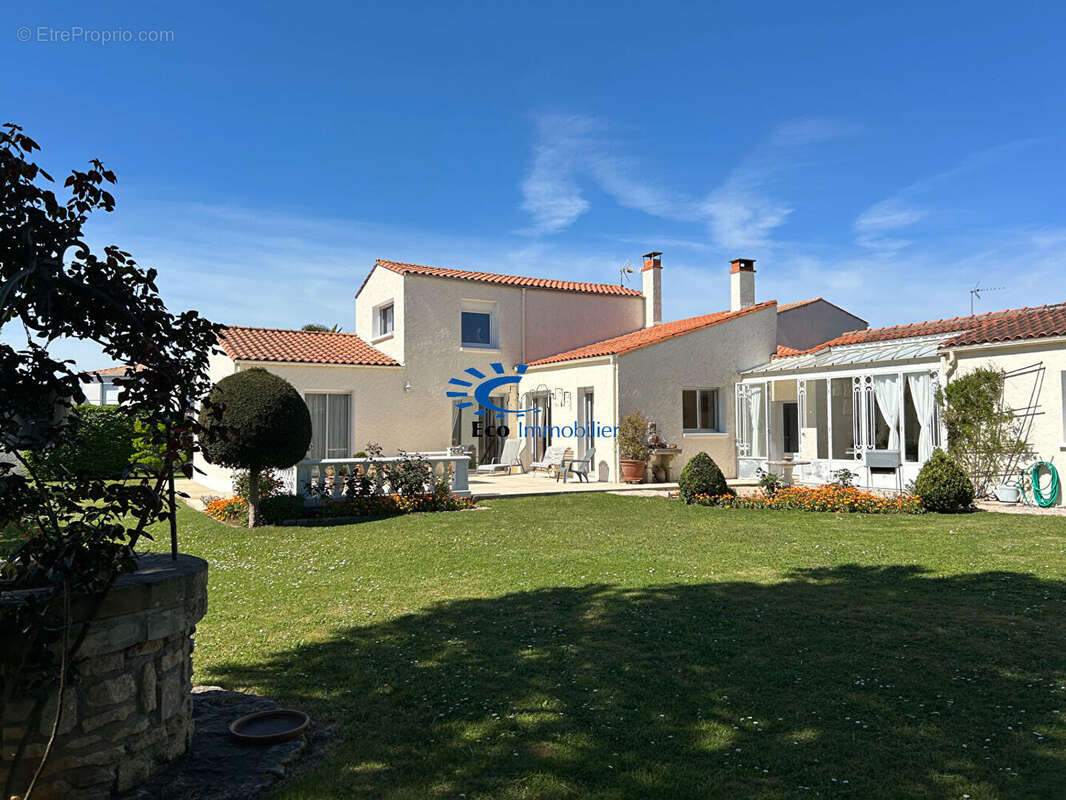 Fouras maison + dependance garage  atelier et jardin - photo 2