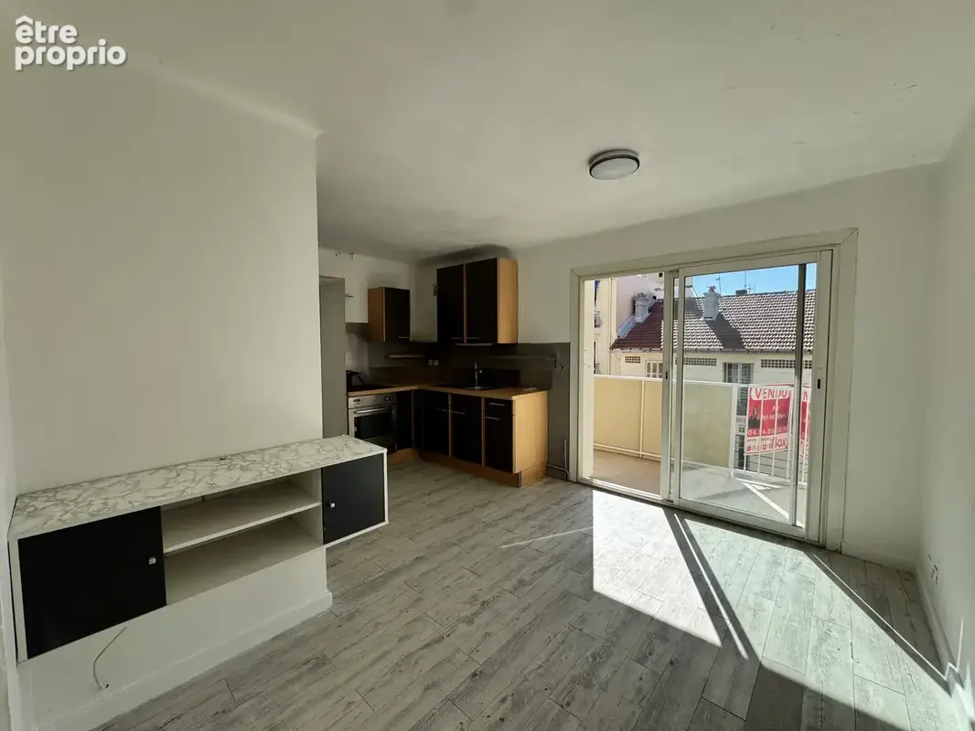 Toulon est - dernier etage - appartement t2 de 38 m2 avec balcon et parking - photo 2