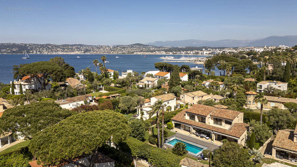 Maison 200 m² à Antibes  - photo 2