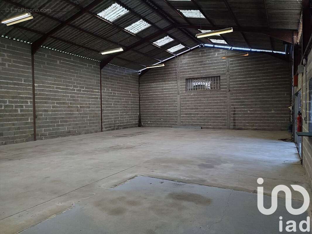 Photo 2 - Parking à LOUDUN