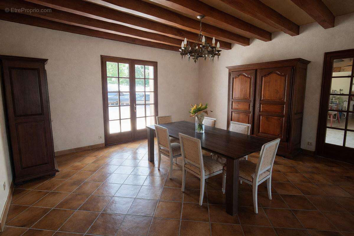 Maison 295 m² à Saint-Victor  - photo 3