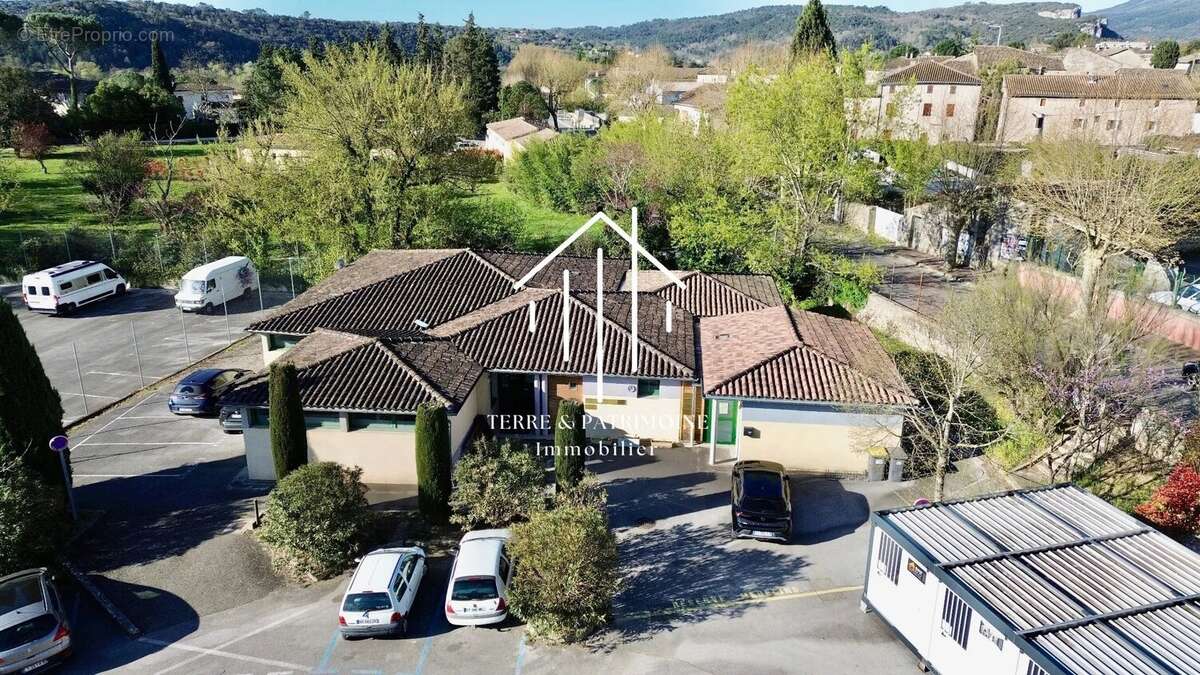 Commerce à VALLON-PONT-D'ARC