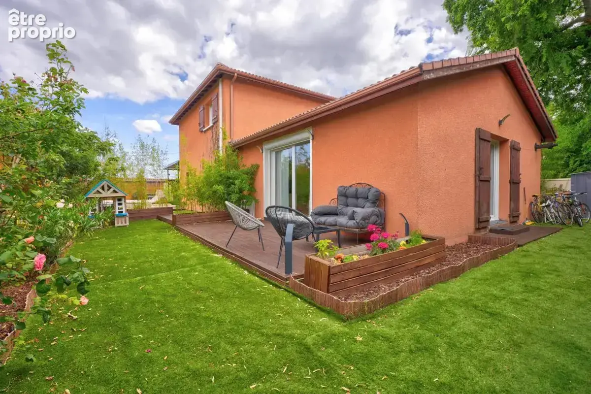 Maison familiale, piscine, jacuzzi et espaces extérieurs - photo 3