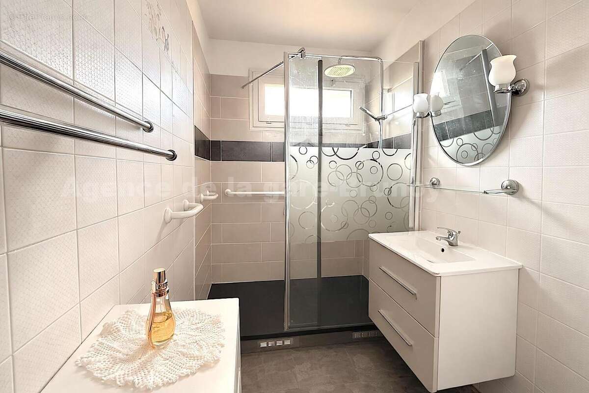 Salle d'eau - Maison à QUINCY-SOUS-SENART