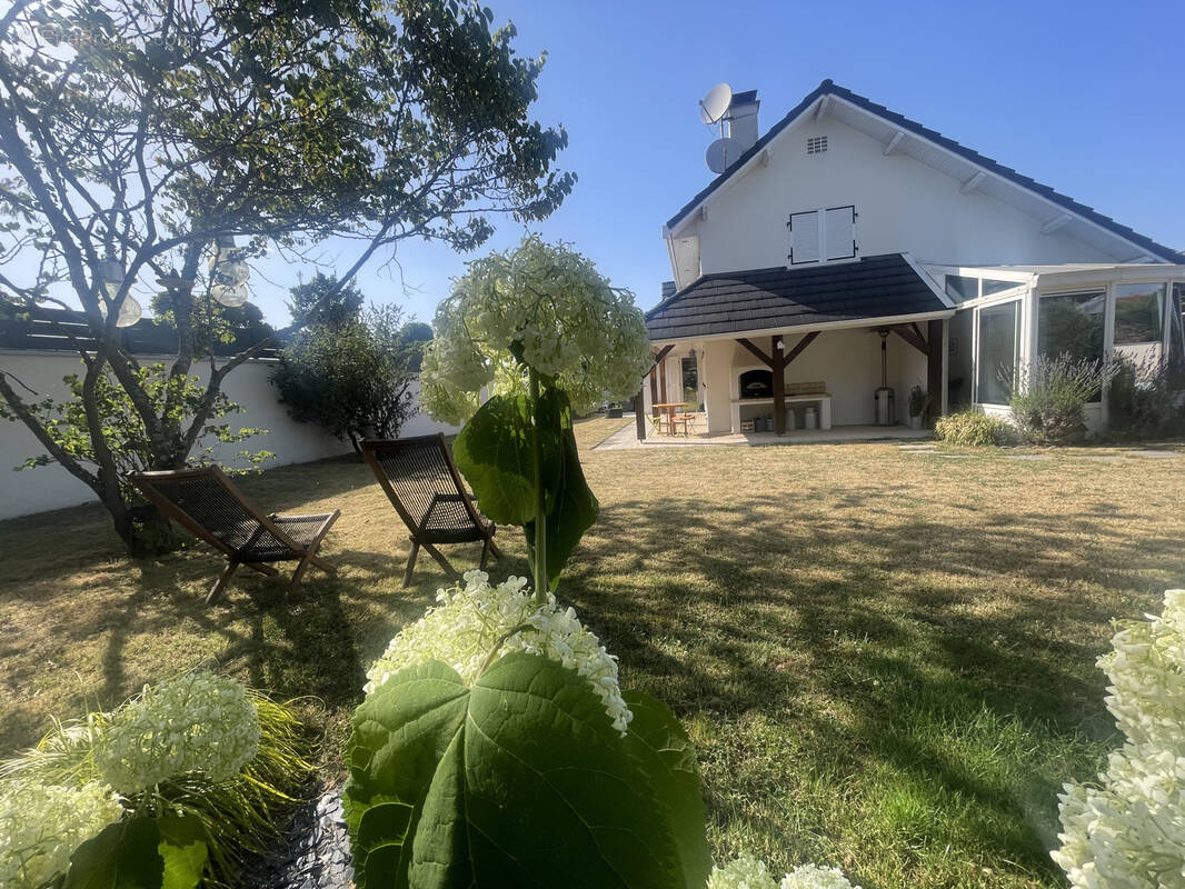 Maison à SAINT-GERMAIN-LESPINASSE