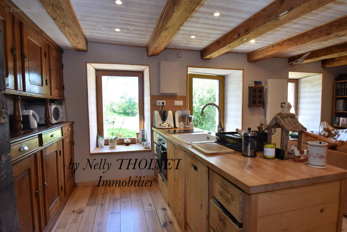 Dépt.15, MONTBOUDIF, ANCIEN CORPS DE FERME, 3 pièces, grange, garage et terrain de 2006 m2 - photo 6