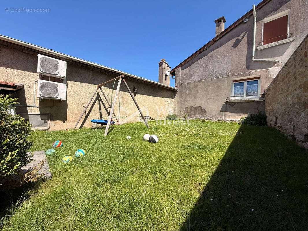 Maison 167 m² à Mouzay  - photo 4
