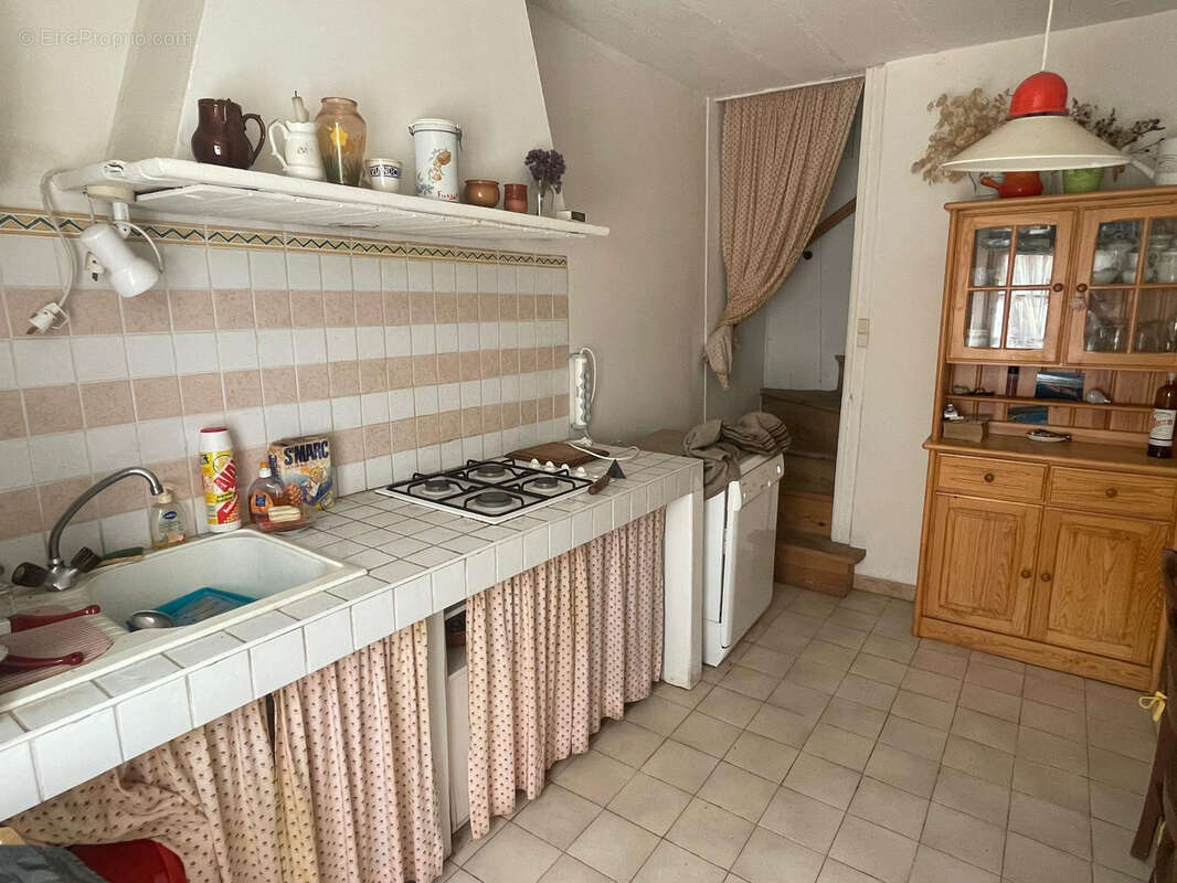 Jolie maison avec terrain attenant. - photo 6