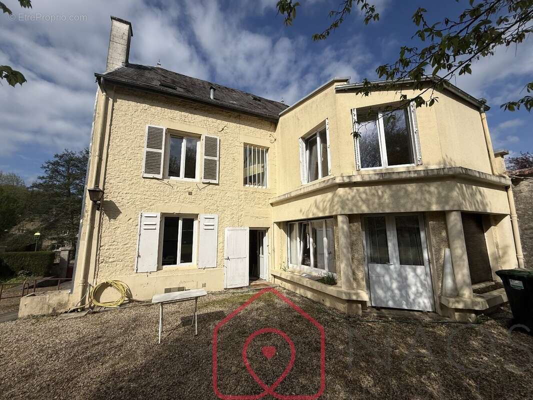 Maison à GIVONNE