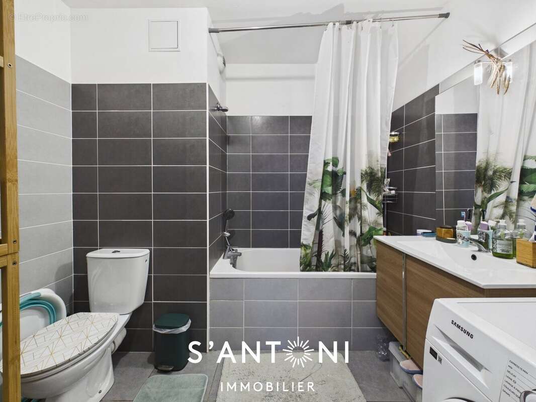 EXCLUSIVITÉ : Le compromis parfait entre intérieur et extérieur appartement de type 2 avec 2 places de stationnements - photo 7