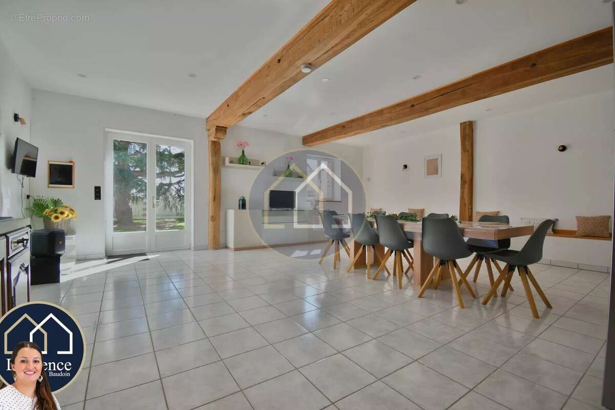 Maison à TREMBLAY-LES-VILLAGES