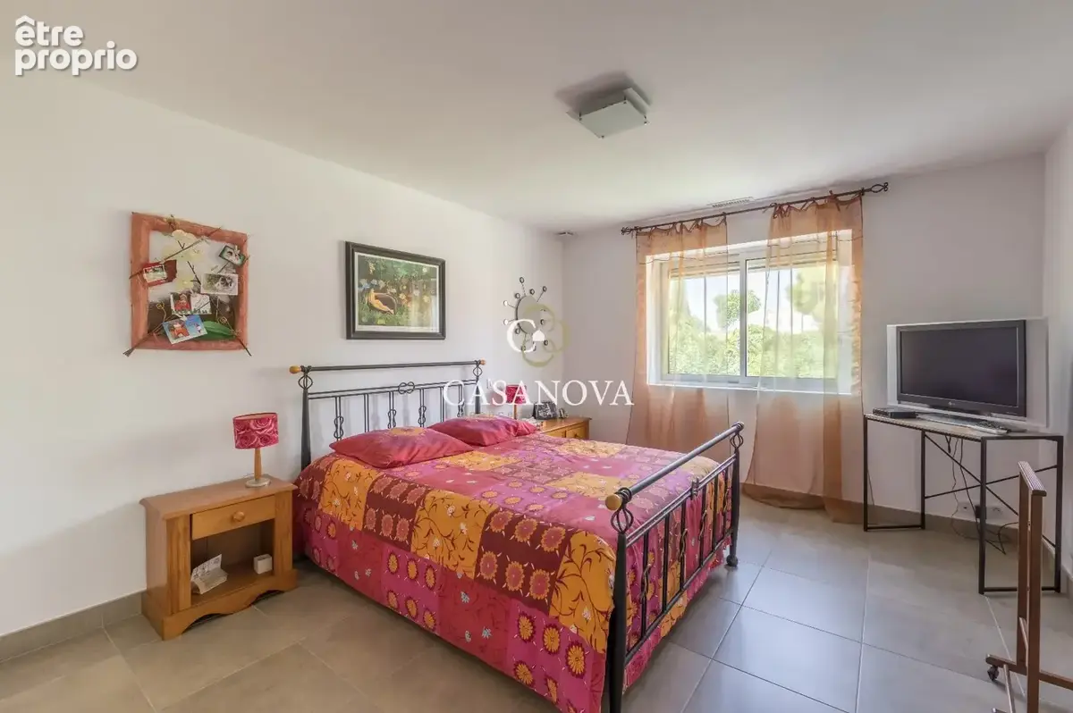 Proche PEZENAS, pièces à vivre 80 m², 6 chambres, beau terrain avec piscine, garage, dependances - photo 16