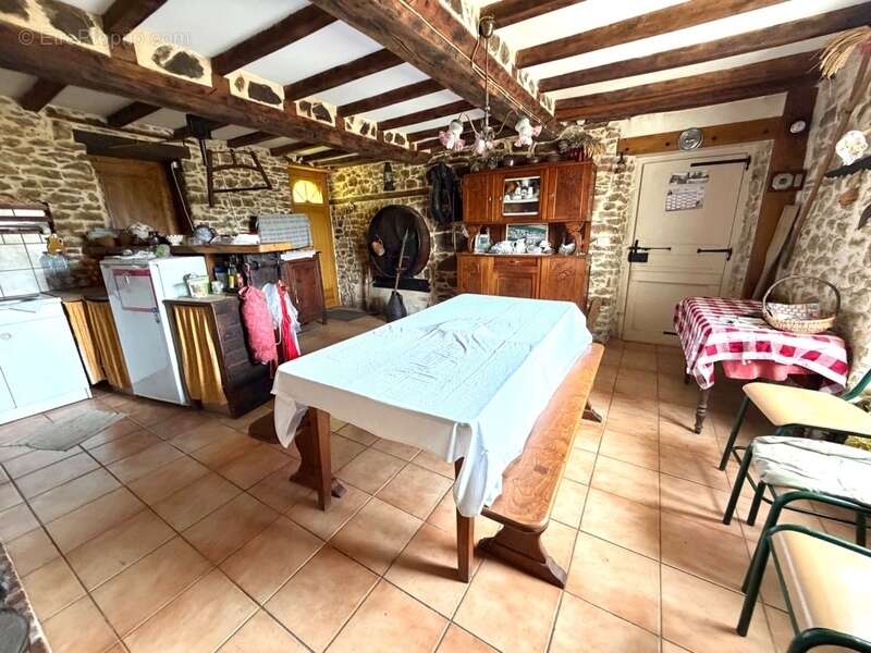 Maison en pierre de 111 m² avec garage, dépendance et terrain de 1 374 m² – Fort potentiel MOON SUR ELLE (50) - photo 8
