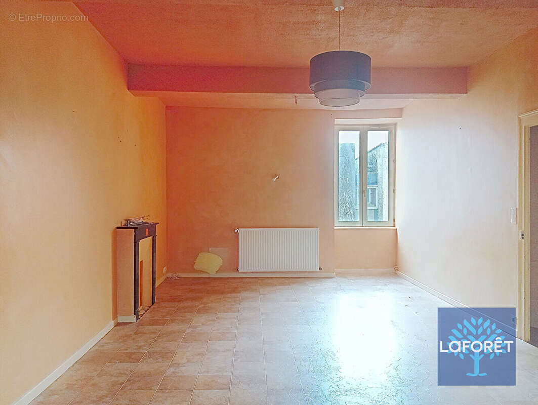 Local commercial +appartement+ 2 places de parking privatives - photo 10