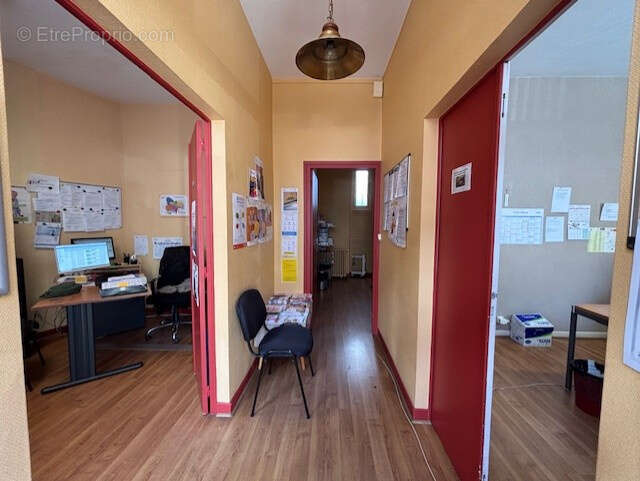 AUTUN, en centre ville, local professionnel ou commercial  en RDC. - photo 2