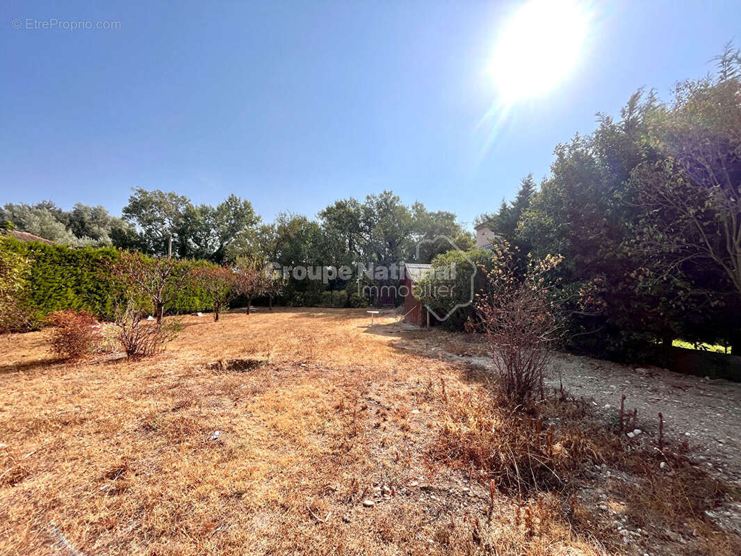 Terrain constructible de 755 m2 libre constructeur - photo 5
