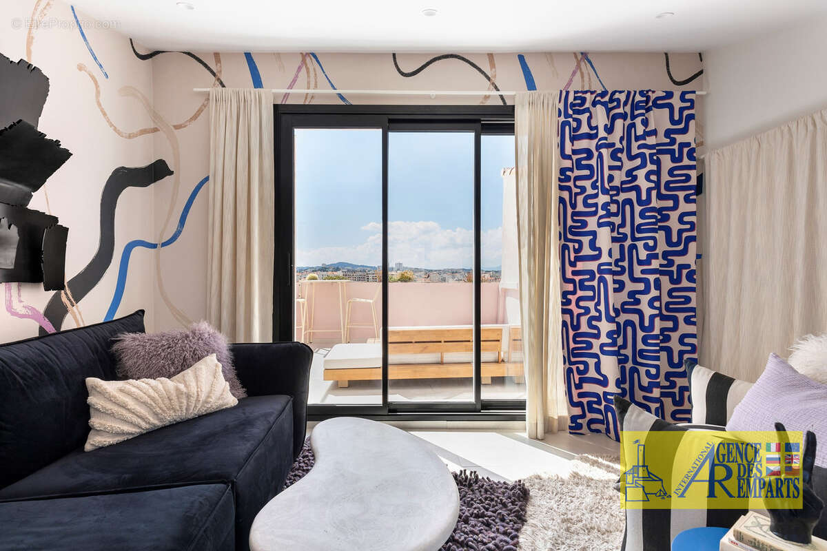 3 pieces 53.55 m2 vieil antbes appartement t3 exceptionnel a 2 pas du marche provencal - photo 3