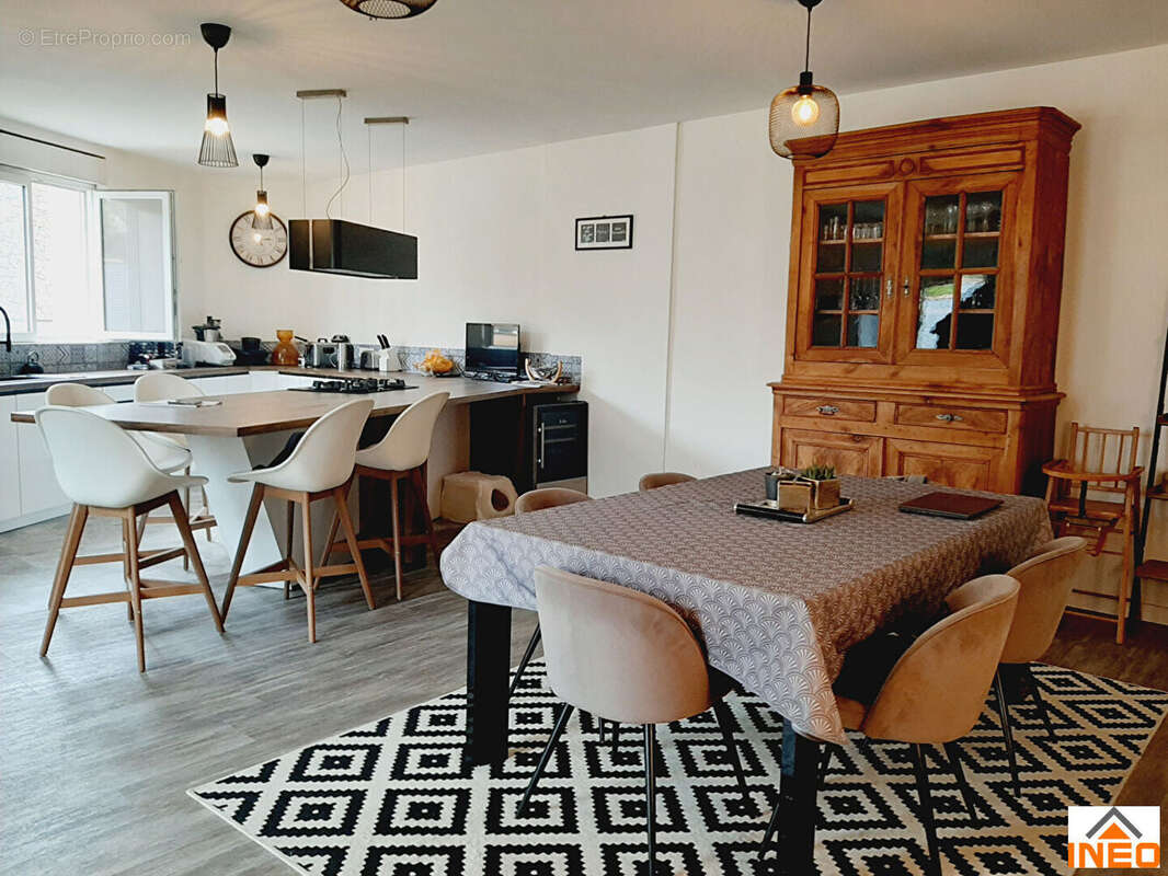 Maison à MONTREUIL-LE-GAST