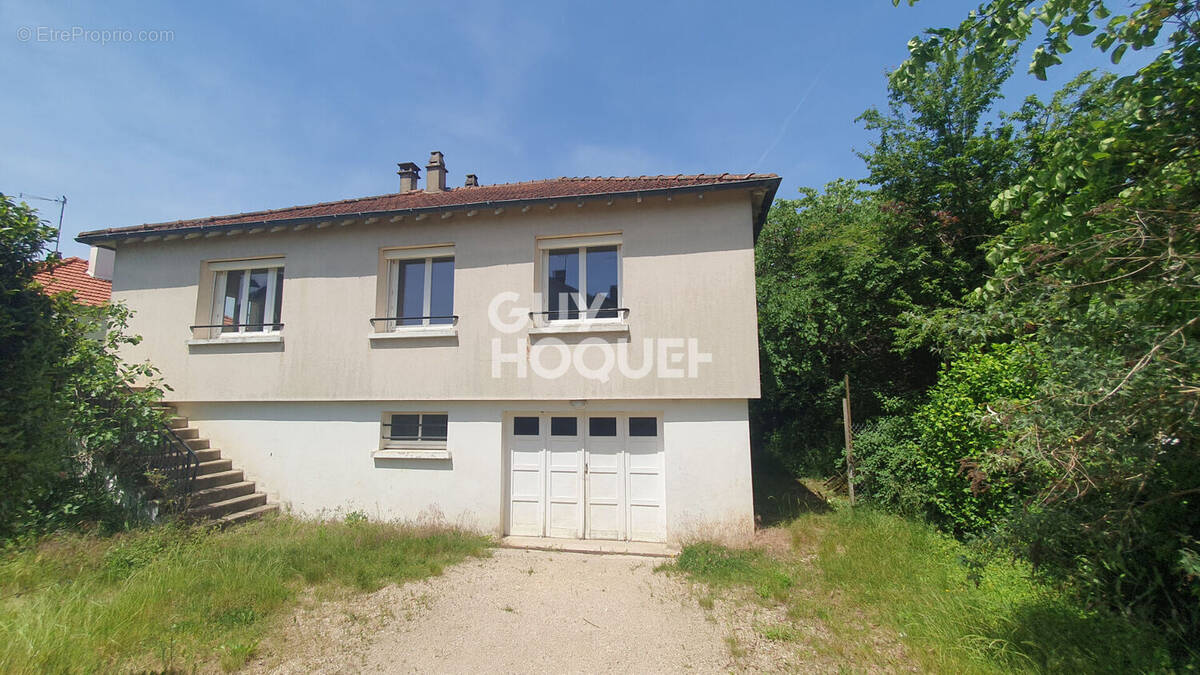 Maison à MONETEAU