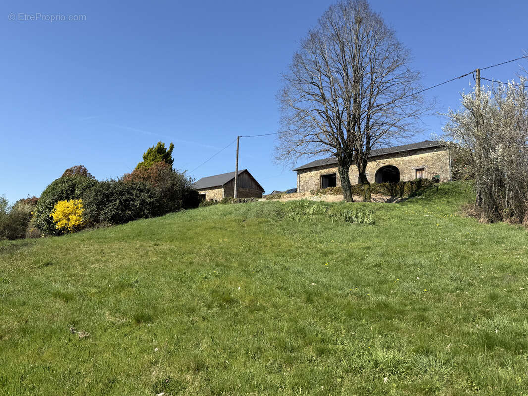 Propriete avec dependances et 11 ha de terrain - photo 33
