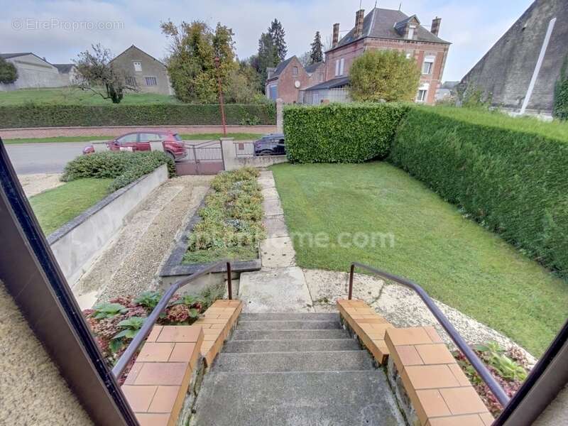 Maison à TAVAUX-ET-PONTSERICOURT