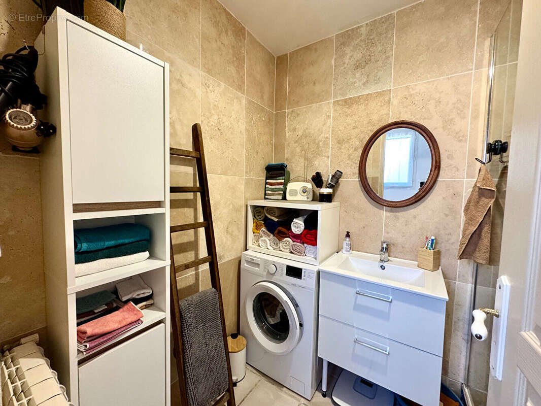 Appartement à SEILLONS-SOURCE-D'ARGENS