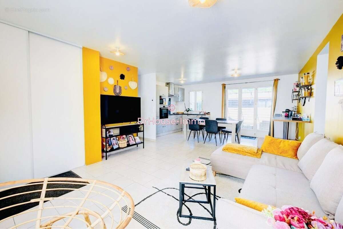 Maison à FERRIERES-EN-GATINAIS