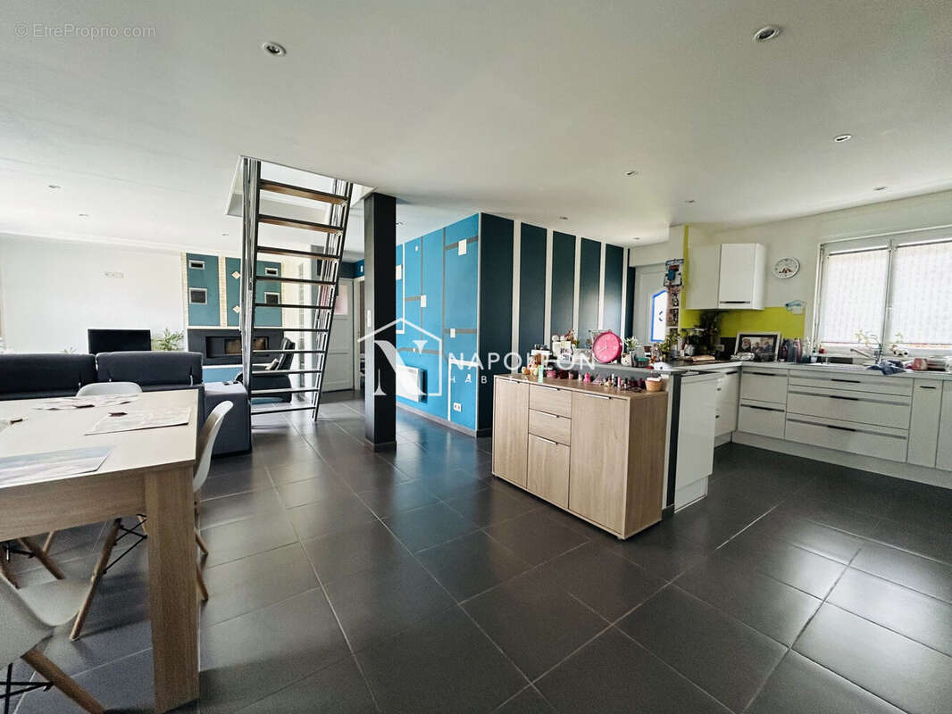 Maison 109 m² à Artres  - photo 2