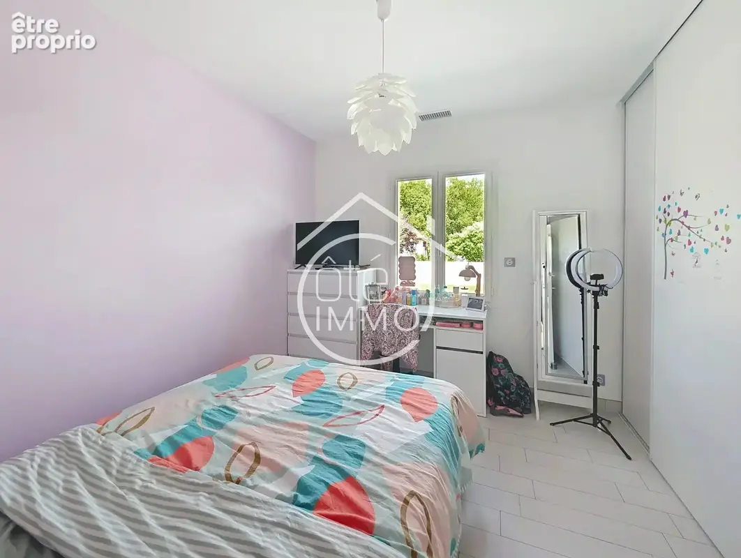 SAINT-PIERRE-D'EYRAUD : Maison 5 pièces de 118 m² avec grand garage et jardin - photo 9
