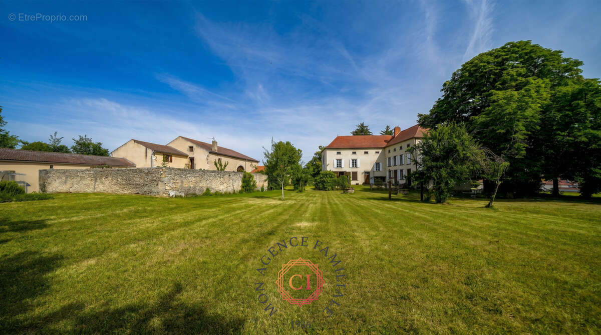 Propriété d'exception avec château, maison indépendante et parc d'env. 2,4 hectares - photo 14