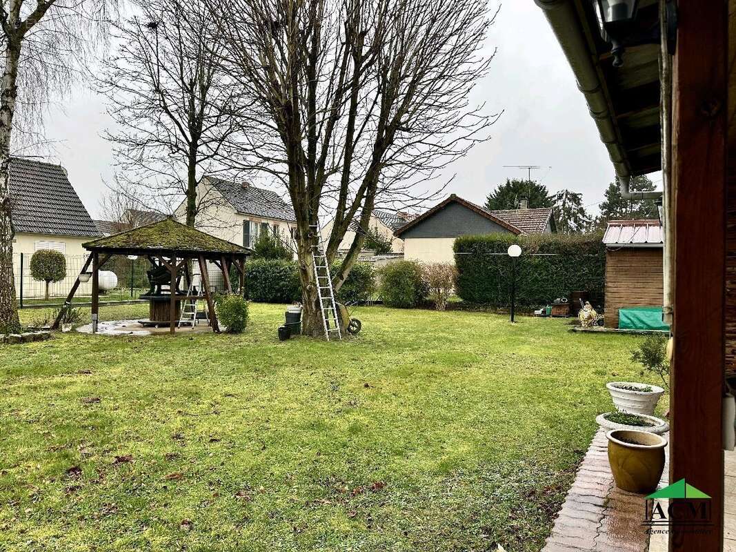 Terrain à MERY-SUR-OISE