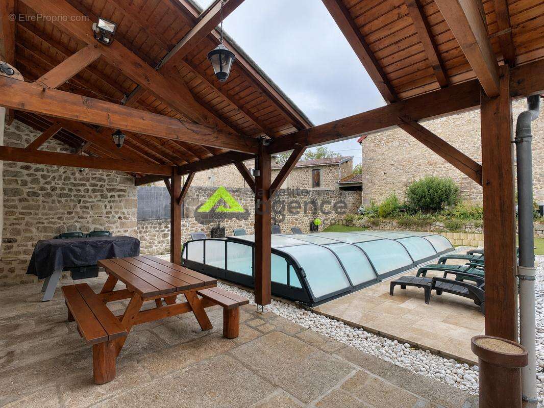 Maison de caractère rénovée avec piscine, sauna et potentiel - photo 13