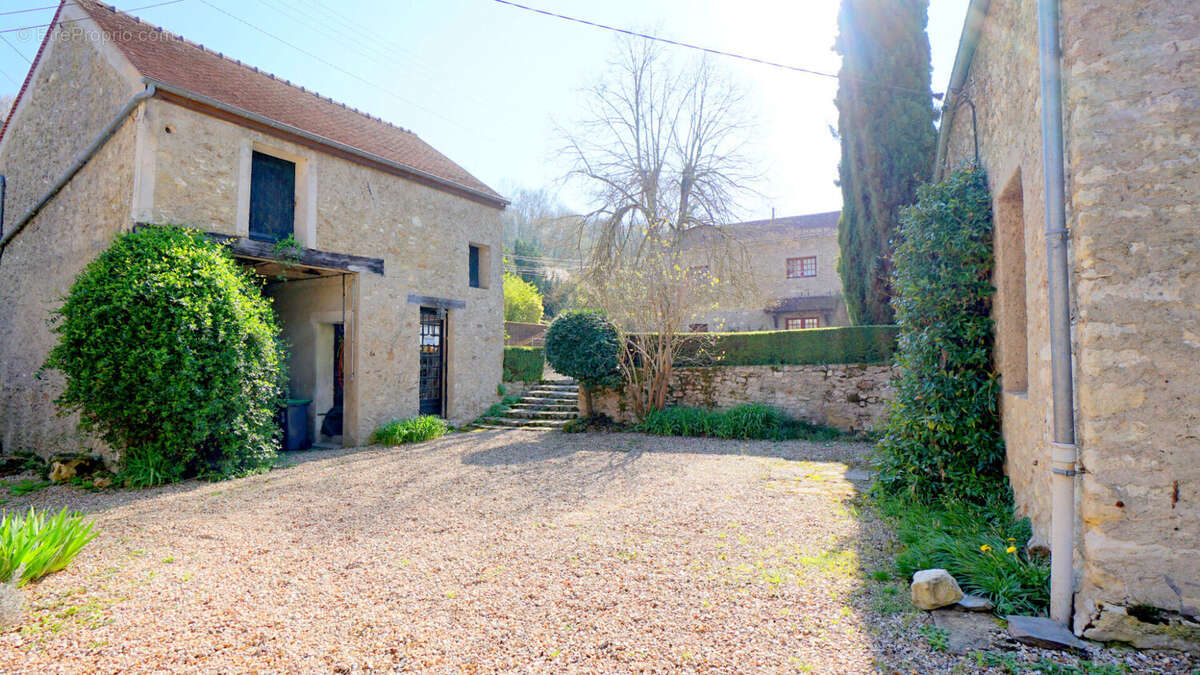 Maison à MEZIERES-SUR-SEINE