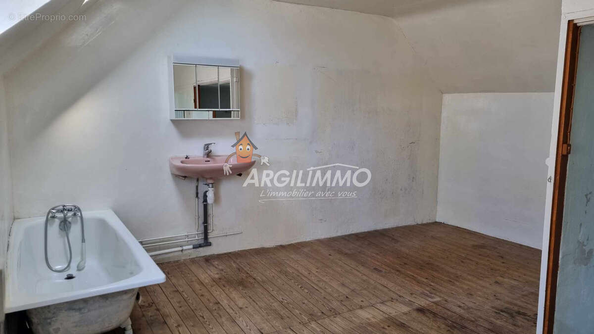 Maison à SAINT-CALAIS