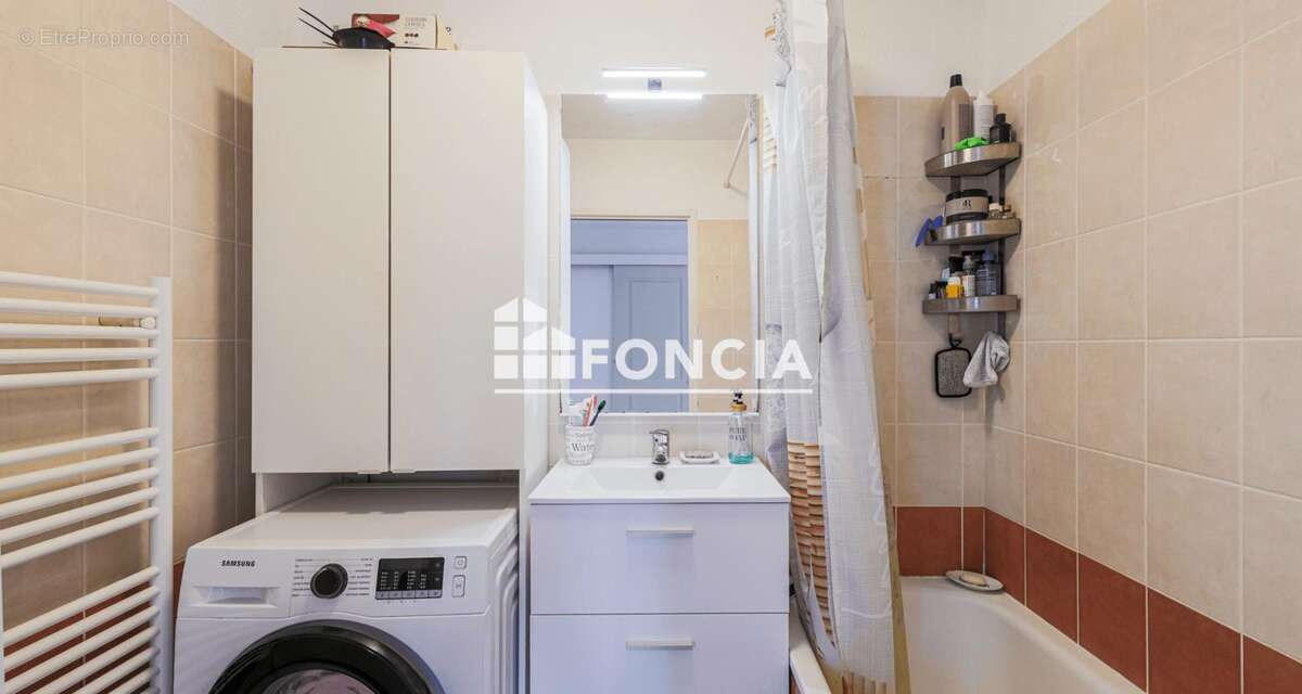 Appartement à SAINT-MARTIN-D'HERES