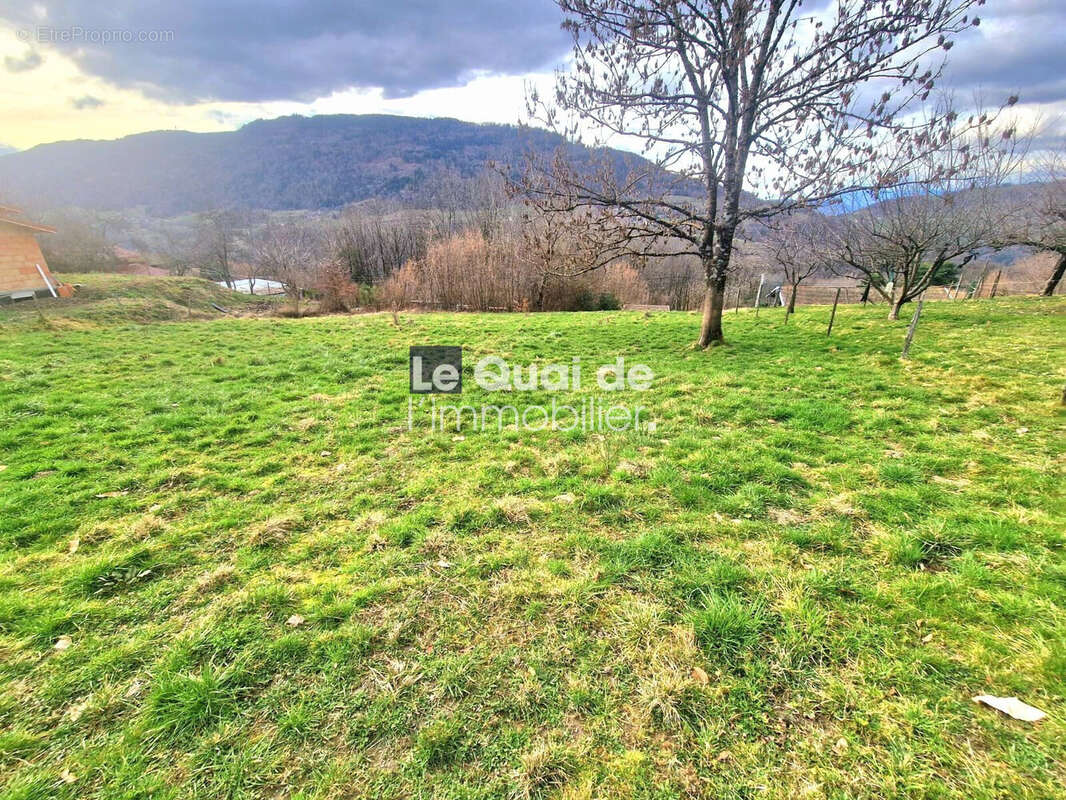 Terrain à LA CHAPELLE-DU-BARD