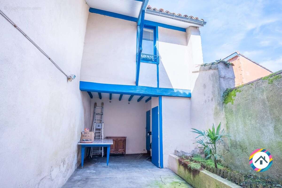 Maison de ville 118 m² – Terrasse / cour  – Dépendance – Combles aménageables – Centre Mazères - photo 2